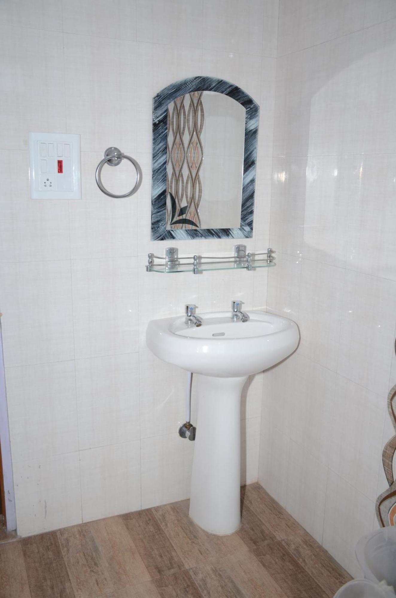 Hotel Alpine View Sarahan Ngoại thất bức ảnh